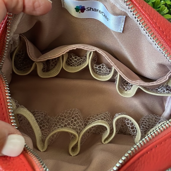 Share Oils Cosmetic Bag - Picture 6 of 11